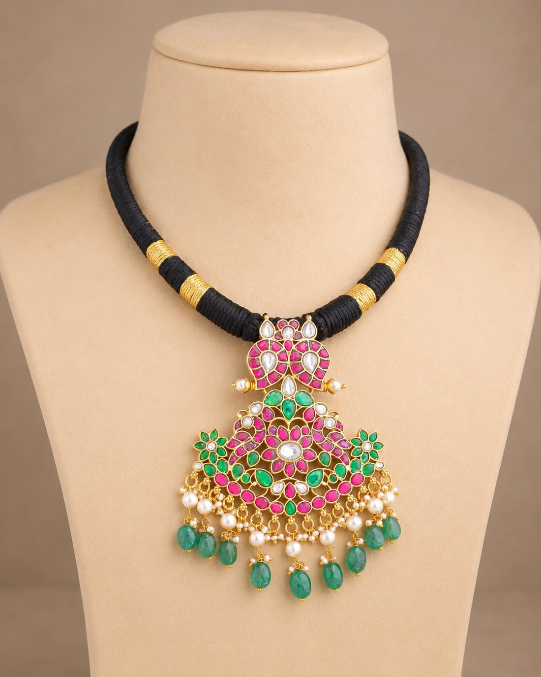 FeelOri real kempu jadau necklace on jewellery display