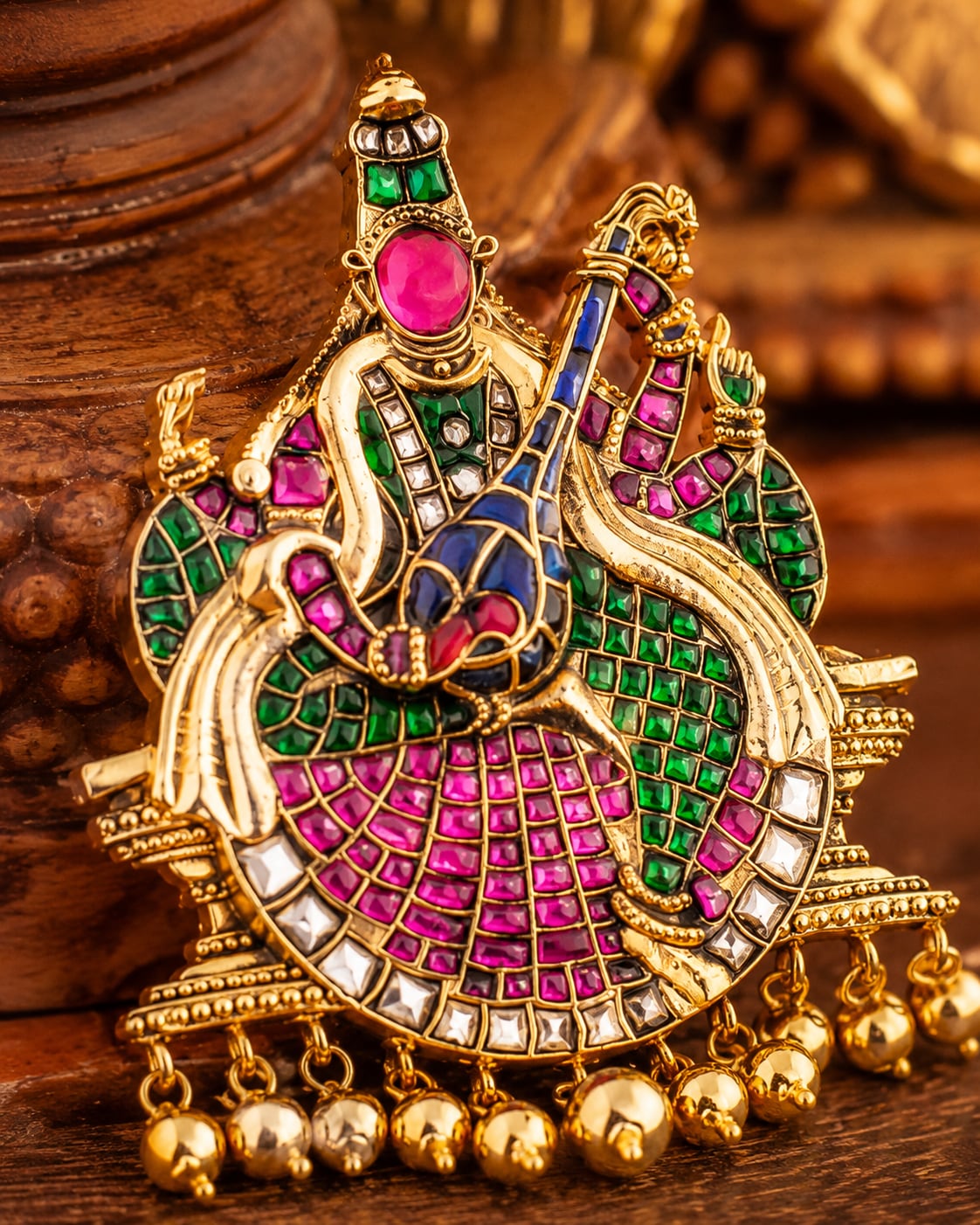 FeelOri real kempu jadau pendant close-up of real kempu stones and jadau work