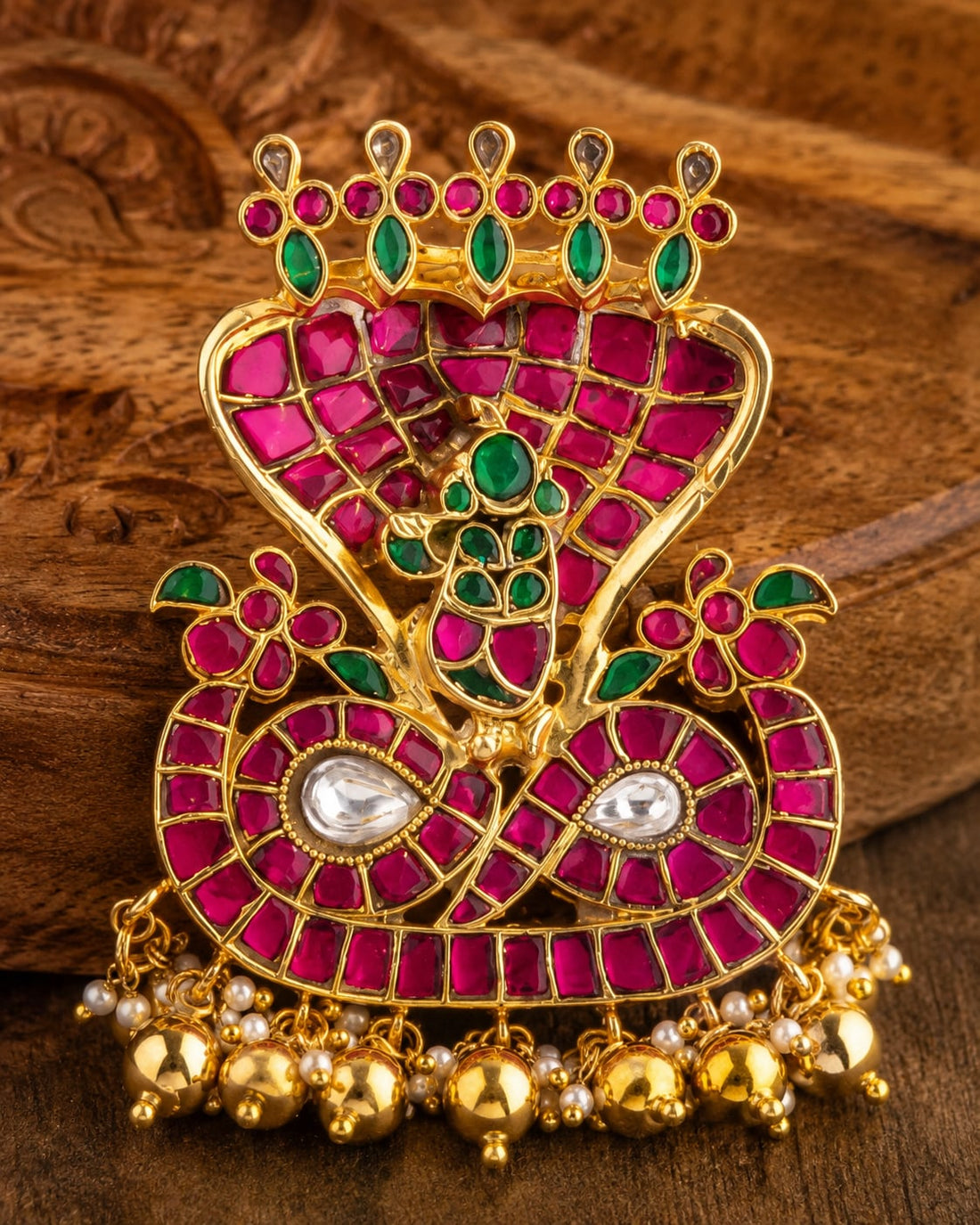 FeelOri real kempu jadau pendant close-up of real kempu stones and jadau work