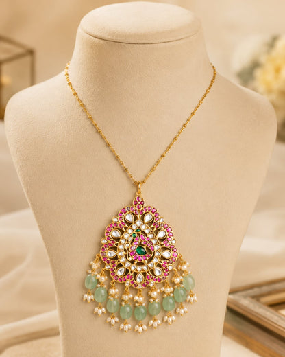FeelOri jadau kundan pendant set on jewellery display