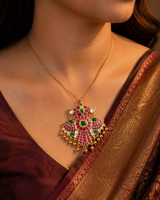 FeelOri jadau kundan Twin Bird Gandaberunda-Inspired Pendant - wearing-scale view