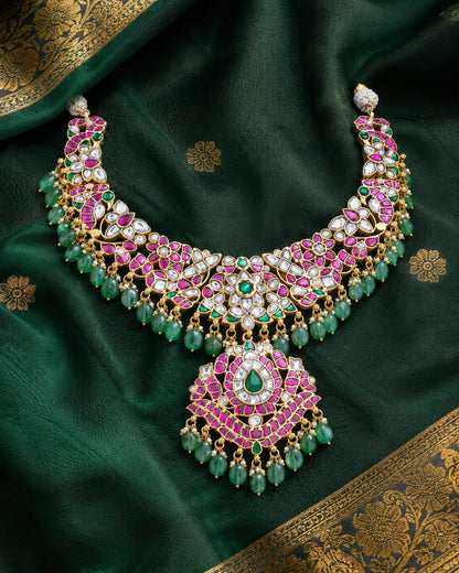 FeelOri round pendant jadau kundan necklace close-up of kundan stones and jadau work