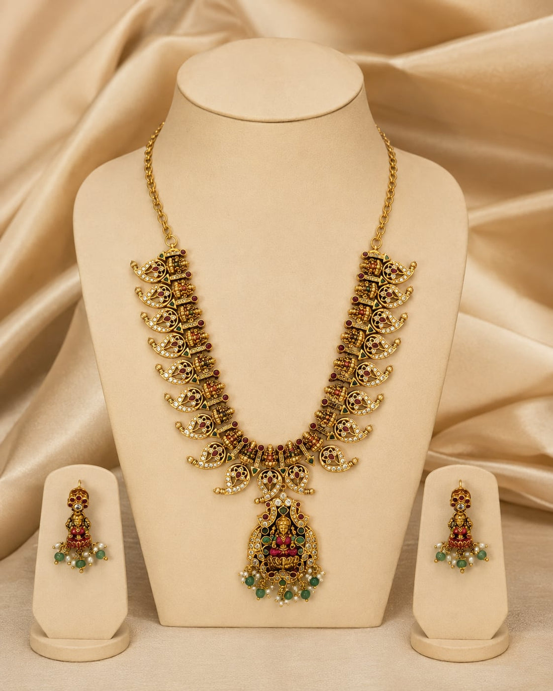 FeelOri ruby and emerald necklace set with matching earrings on jewellery display