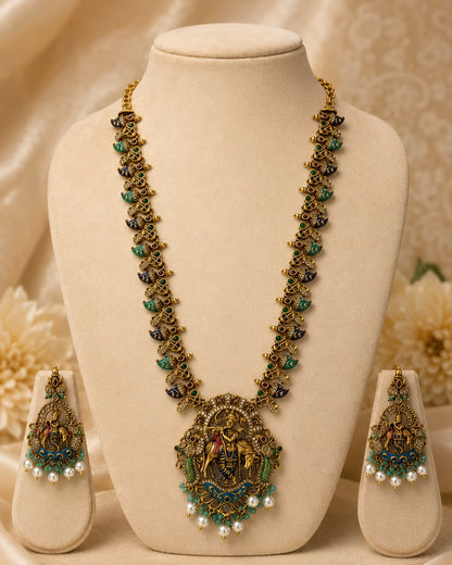 FeelOri ruby and emerald necklace set with matching earrings on jewellery display