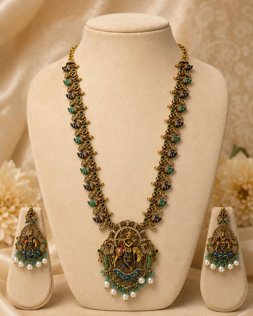 FeelOri ruby and emerald necklace set with matching earrings on jewellery display