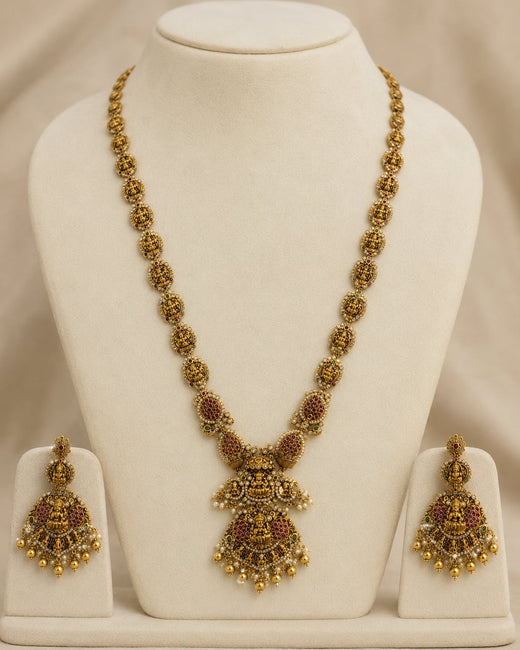 FeelOri ruby and emerald necklace set with matching earrings on jewellery display