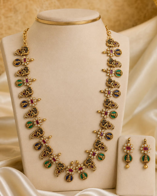 FeelOri ruby and emerald necklace set with matching earrings on jewellery display