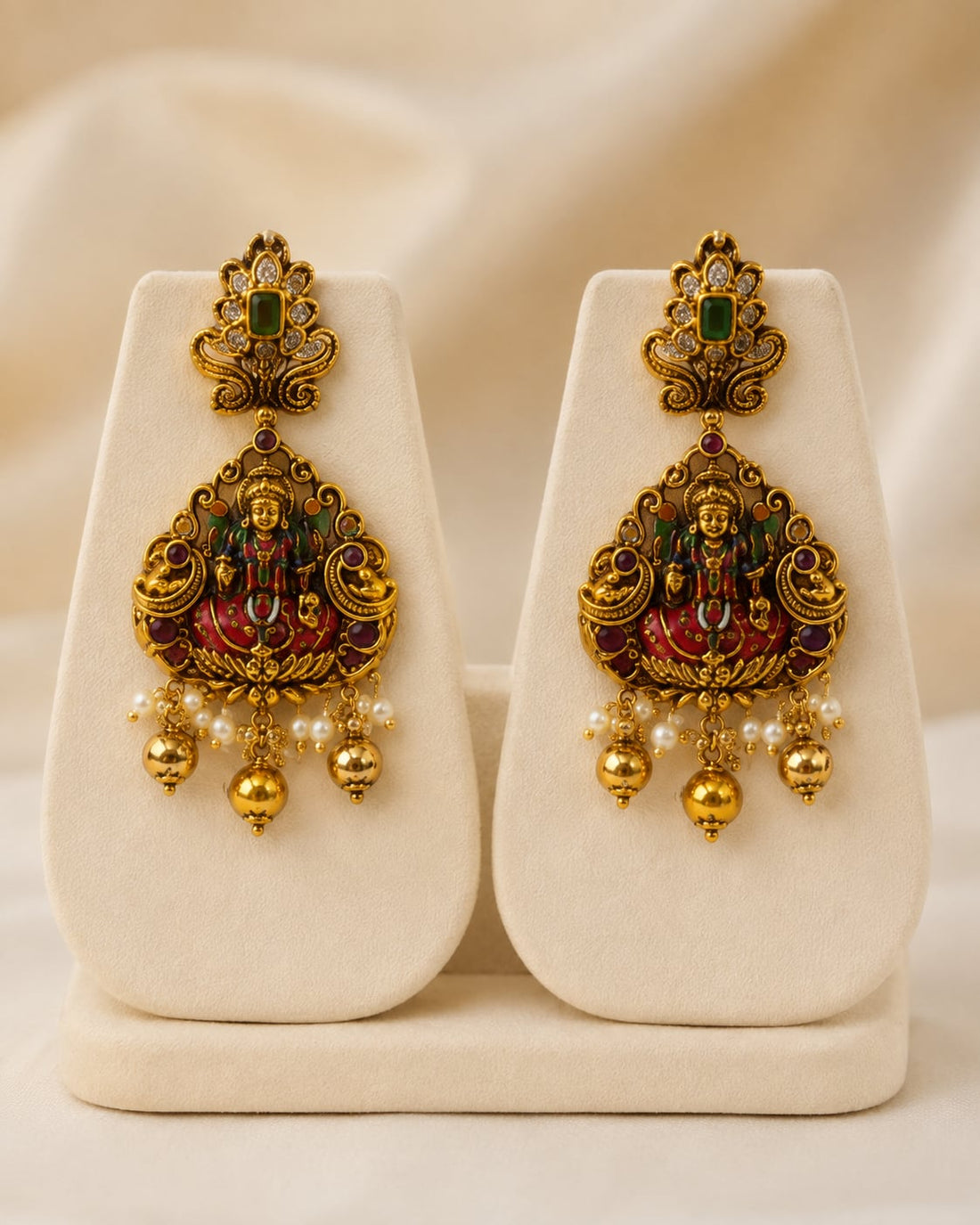 FeelOri ruby and emerald necklace set with matching earrings matching earrings only on a clean jewellery display