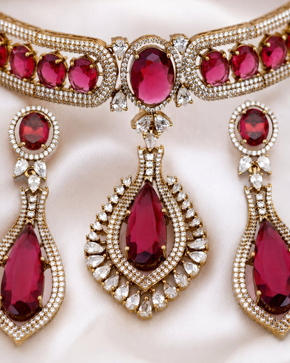 FeelOri ruby-tone choker necklace pendant and gold-polished detail