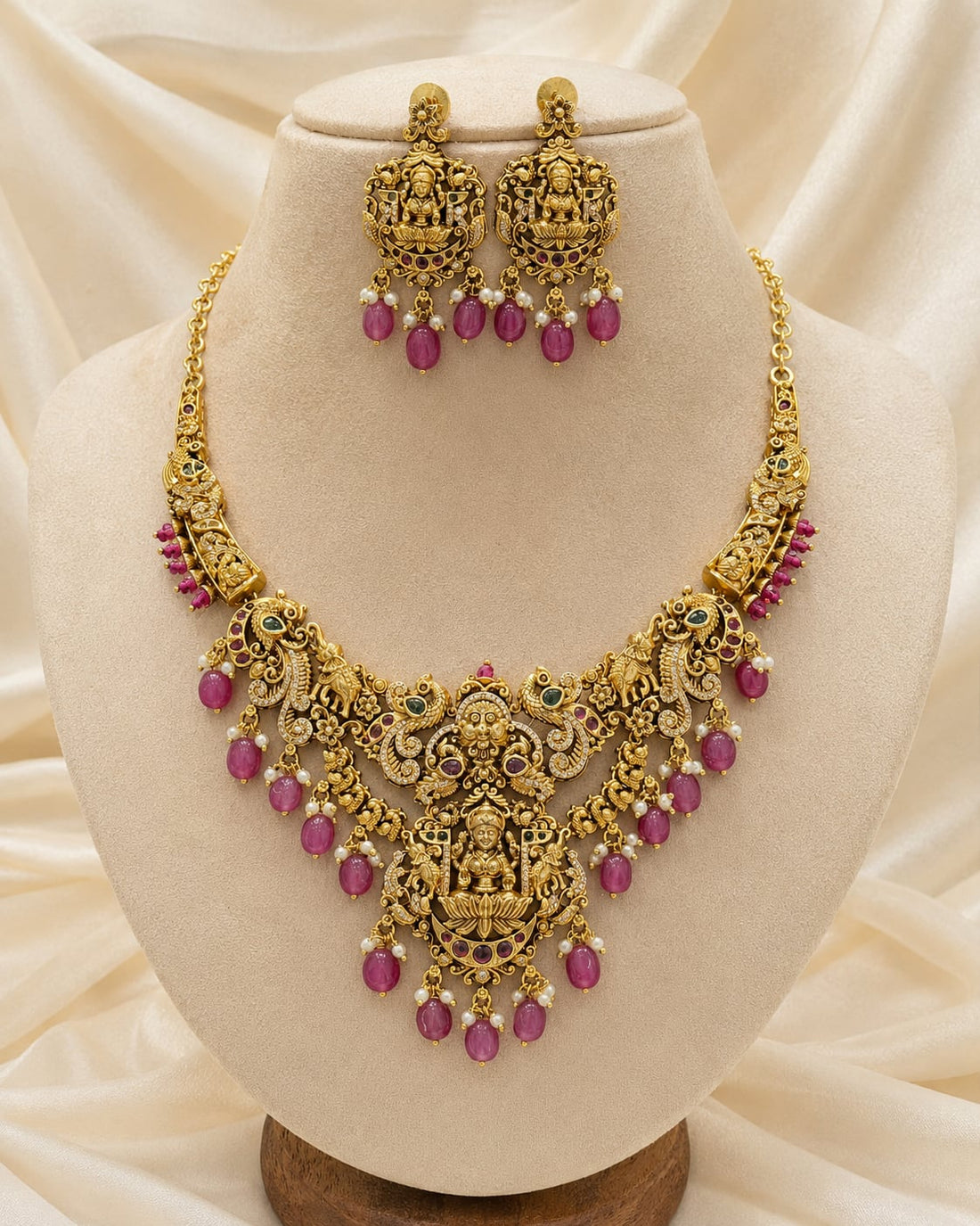 FeelOri ruby-tone necklace set with matching earrings on jewellery display