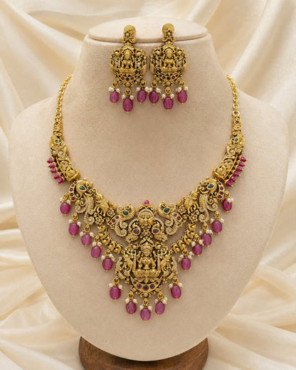 FeelOri ruby-tone necklace set with matching earrings on jewellery display