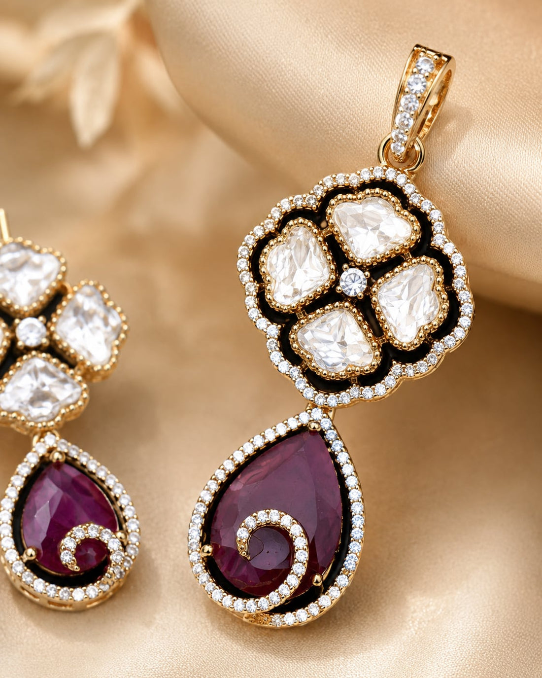 FeelOri ruby-tone pendant set pendant and gold-polished detail