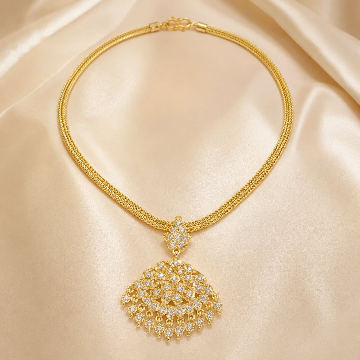 FeelOri white AD/CZ necklace pendant and gold-polished detail